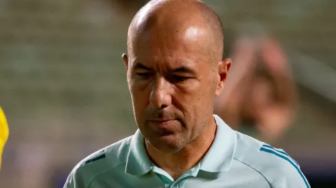 Leonardo Jardim técnico do Cruzeiro durante partida contra o América-MG no estádio Independência pelo campeonato Mineiro 2025. Foto: Fernando Moreno/AGIF
