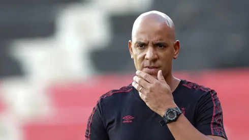 Pepa técnico do Sport durante partida contra o Decisão no estádio Ilha do Retiro pelo campeonato Pernambucano 2025. Foto: Rafael Vieira/AGIF
