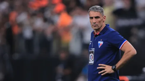 Juan Pablo Vojvoda técnico do Fortaleza durante partida contra o Corinthians no estádio Arena Corinthians pelo campeonato Copa Sul-Americana 2024. Foto: Ettore Chiereguini/AGIF