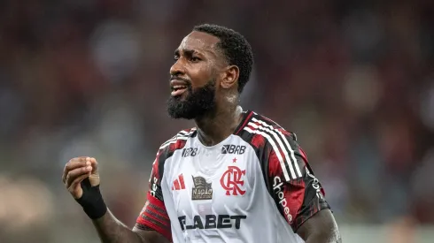 Gerson jogador do Flamengo durante partida contra o Vasco no estádio Maracanã pelo campeonato Brasileiro A 2025. Foto: Thiago Ribeiro/AGIF