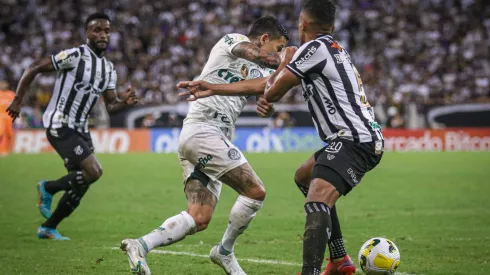 Dudu jogador do Palmeiras durante partida contra o Ceará no estádio Arena Castelão pelo campeonato Brasileiro A 2022. Foto: Lucas Emanuel/AGIF
