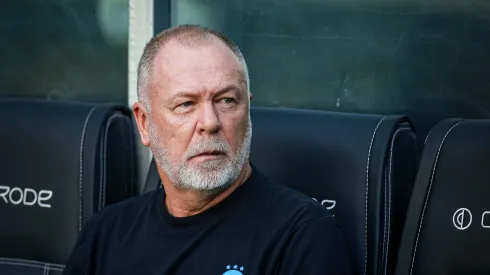 Mano Menezes técnico do Grêmio durante partida contra o Santos no estádio Arena do Grêmio pelo campeonato Brasileiro A 2025. Foto: Maxi Franzoi/AGIF