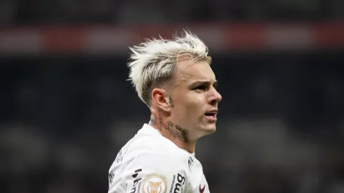 Roger Guedes jogando no Corinthians em 2023