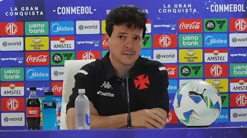 Fernando Diniz durante coletiva após a derrota em estreia pelo Vasco. Foto: Reprodução/ Vasco TV
