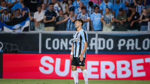 Aravena, do Grêmio. Maxi Franzoi/AGIF