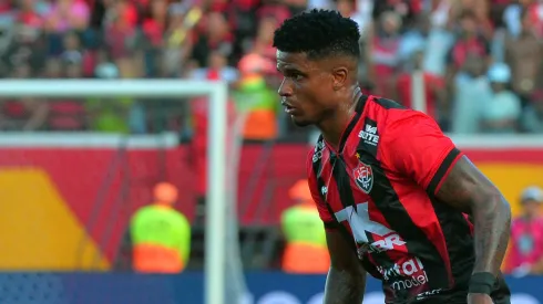 Jamerson, jogador do Vitoria durante partida contra o Bahia no estádio Barradão pelo campeonato Baiano 2025. Foto: Walmir Cirne/AGIF