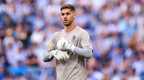 Claudio Ramos do FC Porto em ação durante o jogo da Liga Portugal Bwin entre FC Porto e GD Estoril Praia no Estádio do Dragão em 14 de maio de 2022 no Porto, Portugal. (Foto de Otávio Passos/Getty Images)