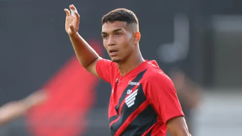 Arthur Dias, zagueiro do Athletico. Foto: Gustavo Oliveira/Athletico