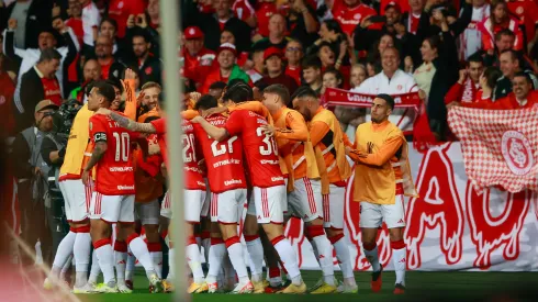 RS – PORTO ALEGRE – 29/08/2023 – LIBERTADORES 2023, INTERNACIONAL X BOLIVAR – Enner Valencia jogador do Internacional comemora seu gol com jogadores do seu time durante partida contra o Bolivar no estadio Beira-Rio pelo campeonato Libertadores 2023. Foto: Luiz Erbes/AGIF