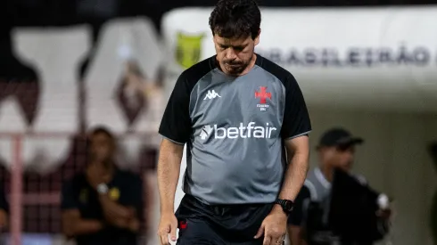 PE – RECIFE – 31/08/2025 – BRASILEIRO A 2025, SPORT X VASCO – Fernando Diniz tecnico do Vasco durante partida contra o Sport no estadio Ilha do Retiro pelo campeonato Brasileiro A 2025. Foto: Rafael Vieira/AGIF