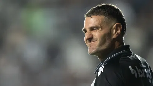 Vegetti jogador do Vasco lamenta durante partida contra o Ceará no estádio São Januário pelo campeonato Brasileiro A 2025. Foto: Jorge Rodrigues/AGIF