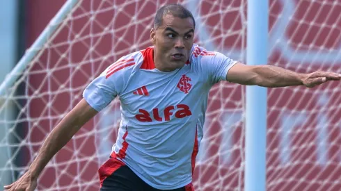 Gabriel Mercado poderá ser uma das novidades de Juventude x Internacional. Reprodução/Twitter oficial do Internacional