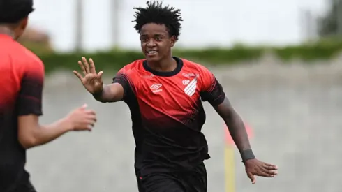 Bruninho, do Athletico-PR, vira alvo de clubes europeus