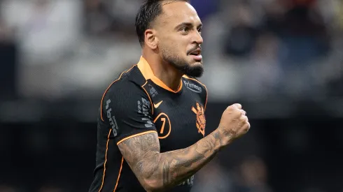 Maycon comemorando gol contra o Atlético-MG no segundo turno do Campeonato Brasileiro de 2025.