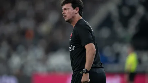 RJ – RIO DE JANEIRO – 05/11/2025 – BRASILEIRO A 2025, BOTAFOGO X VASCO – Fernando Diniz tecnico do Vasco durante partida contra o Botafogo no estadio Engenhao pelo campeonato Brasileiro A 2025. Foto: Jorge Rodrigues/AGIF