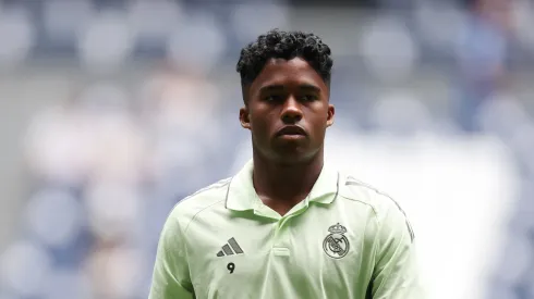 Endrick, do Real Madrid, chega ao estádio antes da partida da LaLiga EA Sports entre Real Madrid CF e RCD Espanyol de Barcelona, no Estádio Santiago Bernabéu, em 20 de setembro de 2025, em Madri, Espanha. (Foto de Florencia Tan Jun/Getty Images)