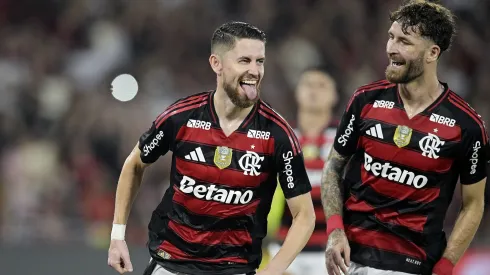 Jorginho jogador do Flamengo comemora seu gol durante partida contra o Bragantino no estádio Maracanã pelo campeonato Brasileiro A 2025. Foto: Alexandre Loureiro/AGIF