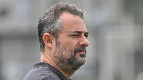 SP – SANTOS – 17/10/2025 – SANTOS, TREINO – Alexandre Mattos, diretor executivo do Santos durante treino no Centro de Treinamento CT Rei Pele. Foto: Jota Erre/AGIF