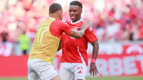 Carbonero jogador do Internacional comemora seu gol durante partida contra o Bragantino no estadio Beira-Rio pelo campeonato Brasileiro A 2025. Foto: Luiz Erbes/AGIF