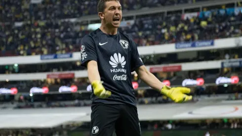 DESAFORADO. El 1 argentino se dirigió a la afición tras el gol de Henry.
