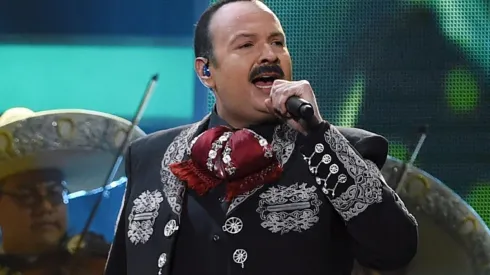 Pepe Aguilar cantará el himno en el duelo entre América y Chivas en Los Ángeles.
