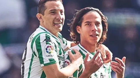 Guardado compartió la novatada de Lainez en Betis.
