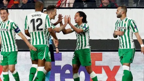 Diego Lainez en la celebración con el Betis.
