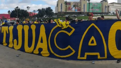 Aficionados de América en las afueras del Estadio Caliente.
