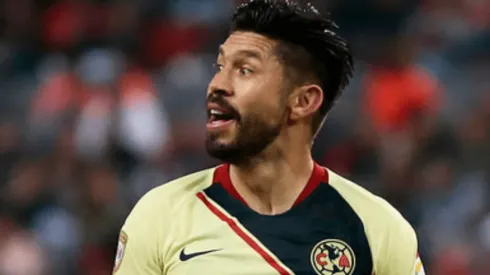 Oribe Peralta con la playera del América.
