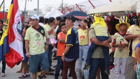 Aficionados de América en el Luis Pirata Fuente.
