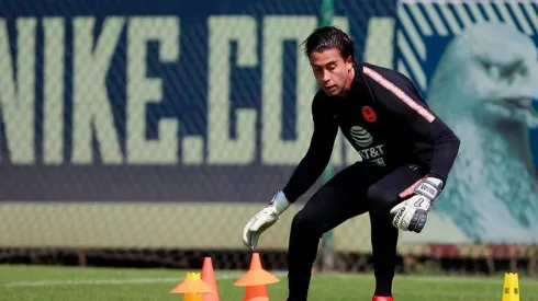 Óscar Jiménez en el entrenamiento del América.
