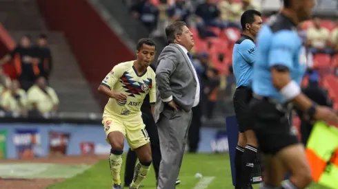 Giovani dos Santos haciendo trabajo físico.
