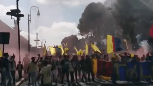 Aficionados de América llegando al Nemesio Diez.
