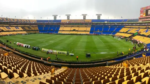 Estadio Universitario esperando la hora del partido.
