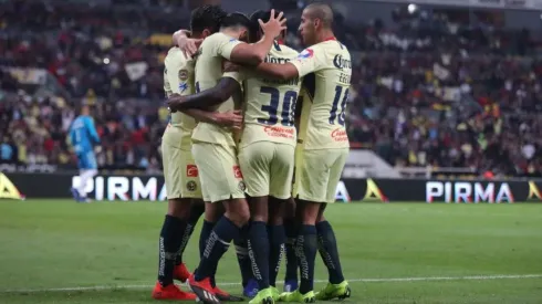 Jugadores de América en el Estadio Jalisco.
