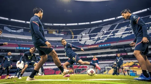 América entrena de noche en su regreso al Azteca.
