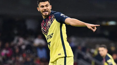 Henry Martín y su golazo fuera de la cancha.
