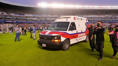 El encuentro entre Querétaro y Atlas debió ser suspendido por una batalla campal.
