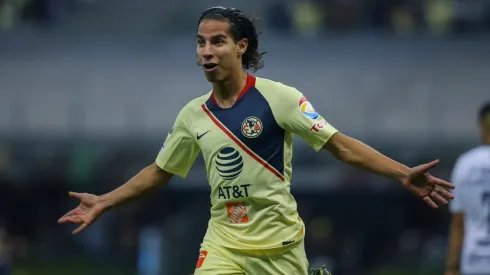 Diego Lainez podría no llegar al América.
