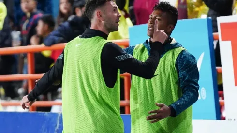 Miguel Layún en el momento de la discusión con los aficionados del América.
