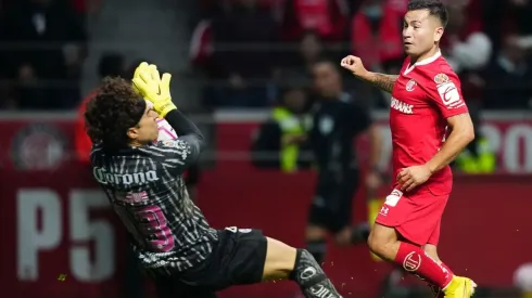 Ochoa salvó a América del tercer gol en contra.
