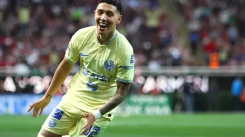 Leo Suárez celebrando su gol ante Chivas
