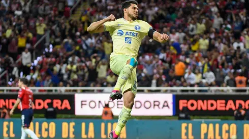 Henry Martín celebrando su gol ante las Chivas
