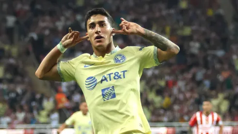 Alex silenció el Akron con un golazo.
