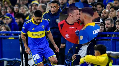 Riquelme enfureció desde las gradas con la salida de Valdez.
