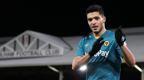 Raúl Jiménez continuará su carrera en Fulham
