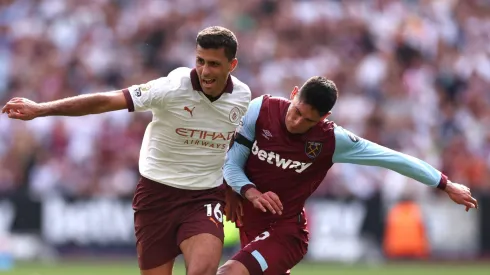 Edson Ávarez dejó buenas sensaciones pese a su lesión ante Manchester City.
