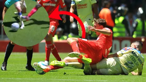 Álvaro Fidalgo sufrió una dura plancha vs. Toluca.

