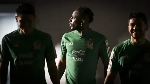 Julián Quiñones portará el dorsal 16 en la playera con el Tricolor.
