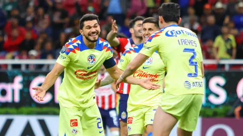 El entrañable abrazo entre Henry Martín y Fidalgo tras vencer a Chivas en Concachampions 
